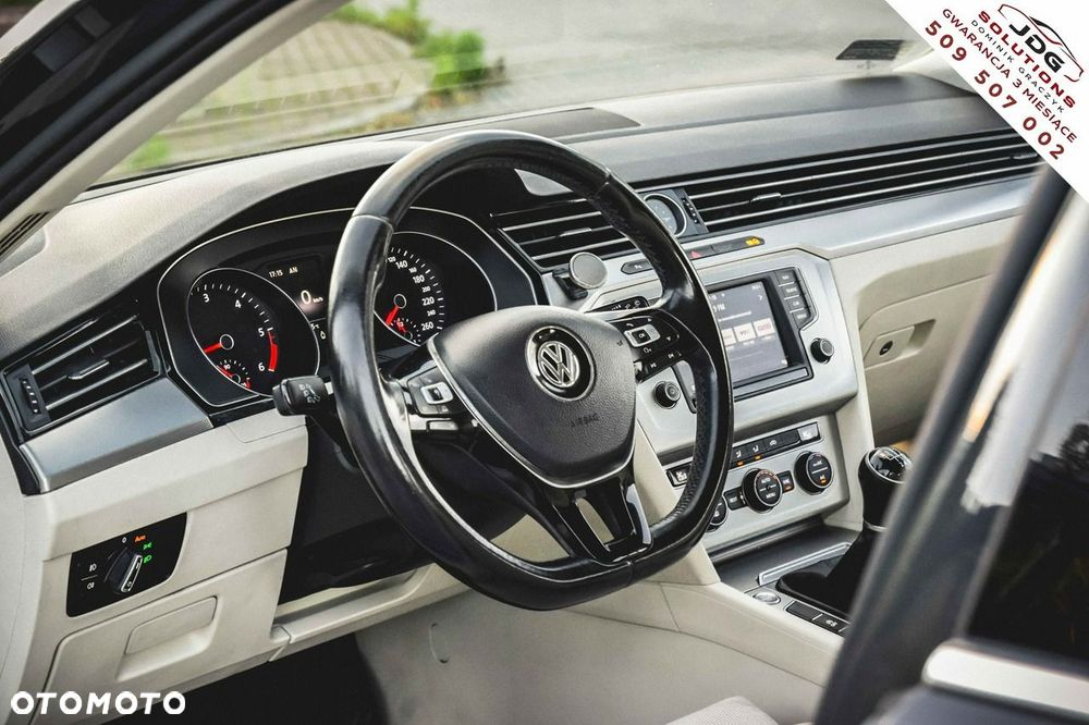 Volkswagen Passat - 14