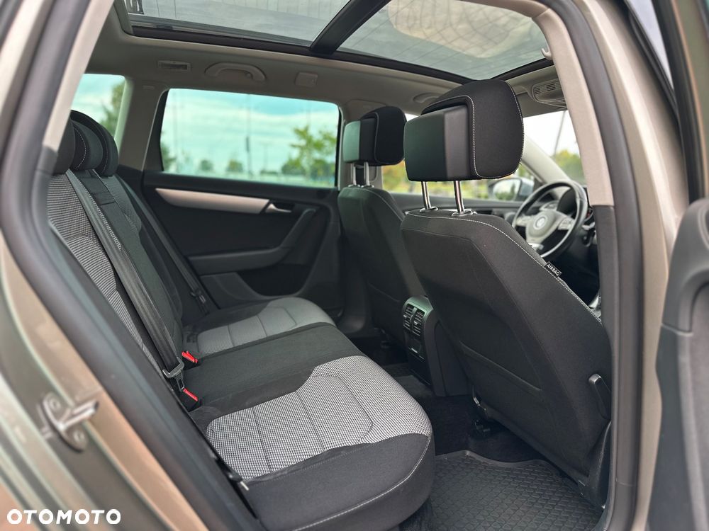 Volkswagen Passat Alltrack - 16