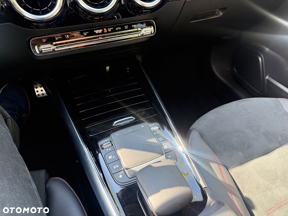 Mercedes-Benz GLA 200 d AMG Line - 36