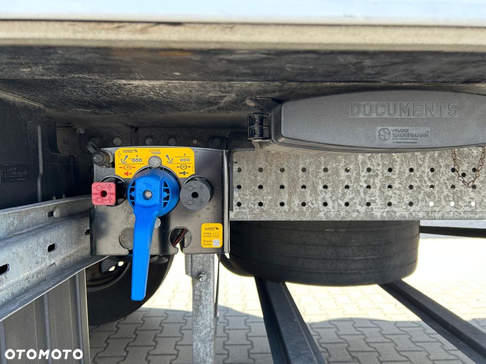 Schmitz Cargobull ThermoKing SLXi300; DOST; Uchwyty promowe, Paleciara - 7