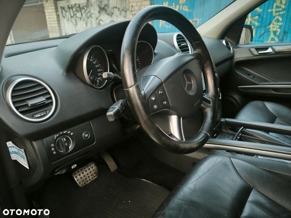 Mercedes-Benz ML - 23