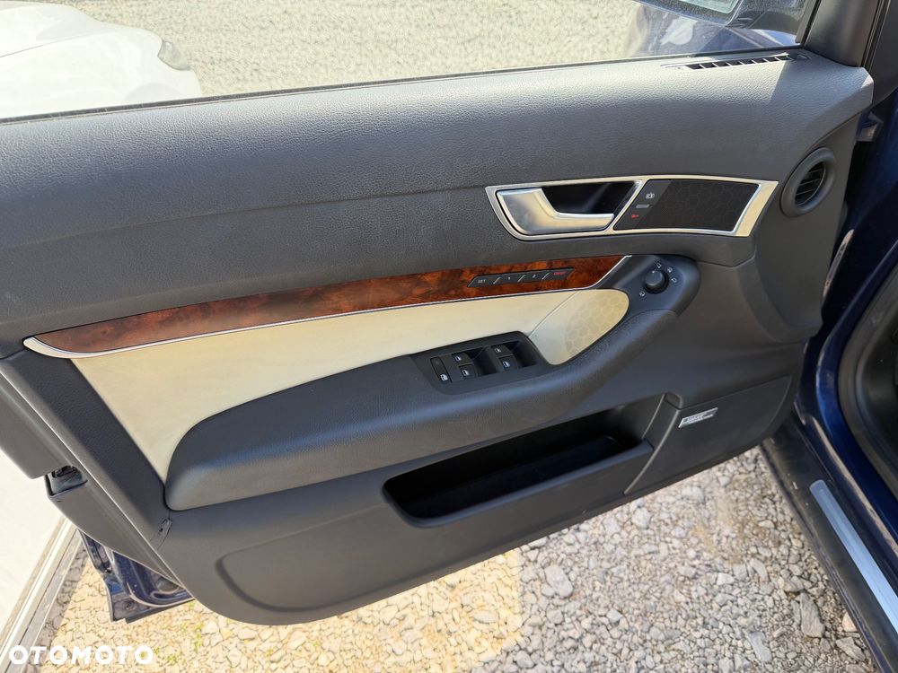 Audi A6 Avant 4.2 quattro tiptronic - 27