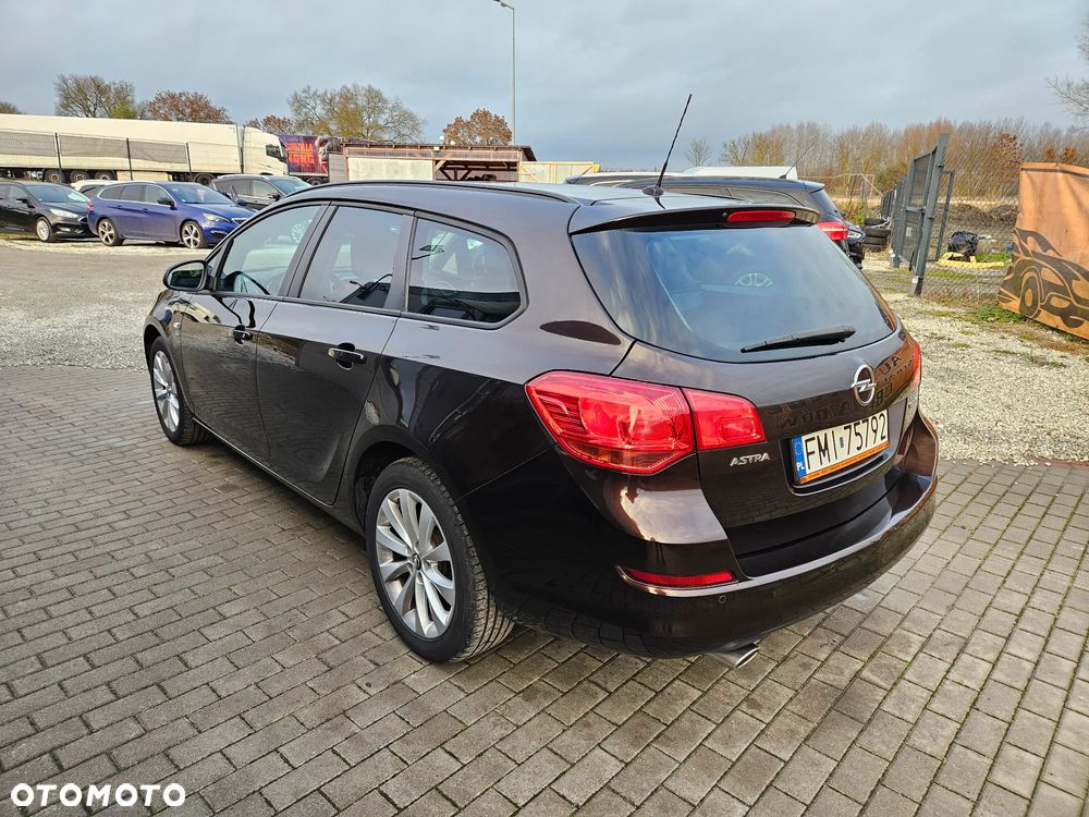 Opel Astra 1.4 Turbo 150 Jahre - 12