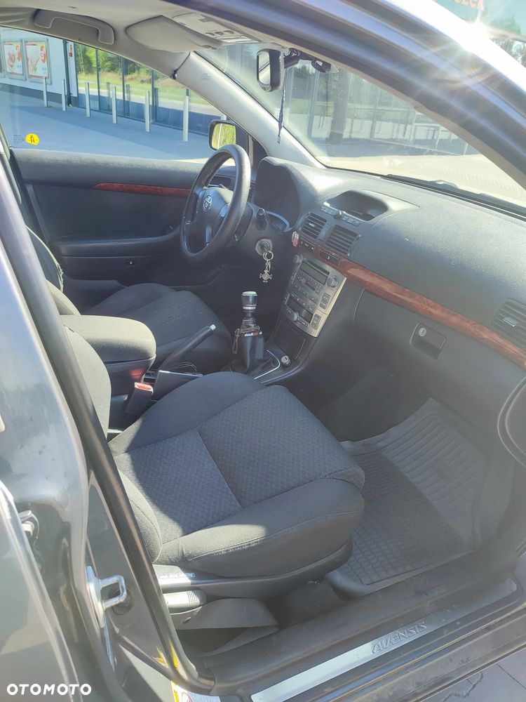 Toyota Avensis 2.2 D-4D Sol - 3