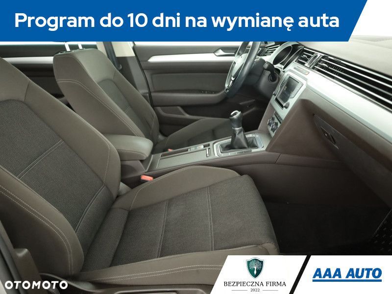 Volkswagen Passat - 8