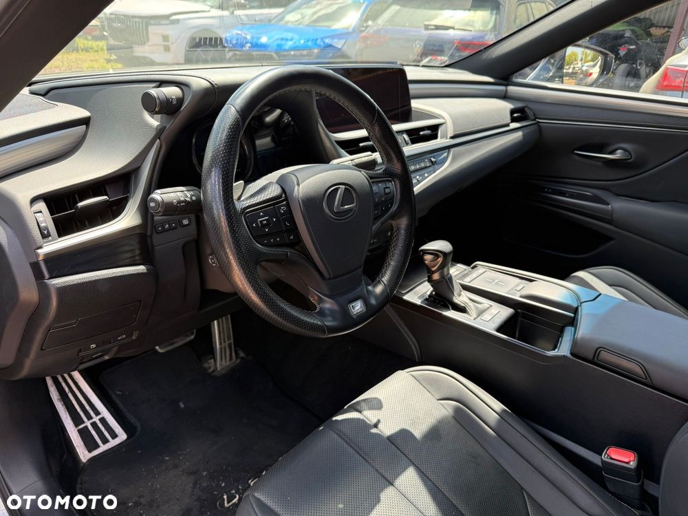 Lexus ES 300h F Sport - 12