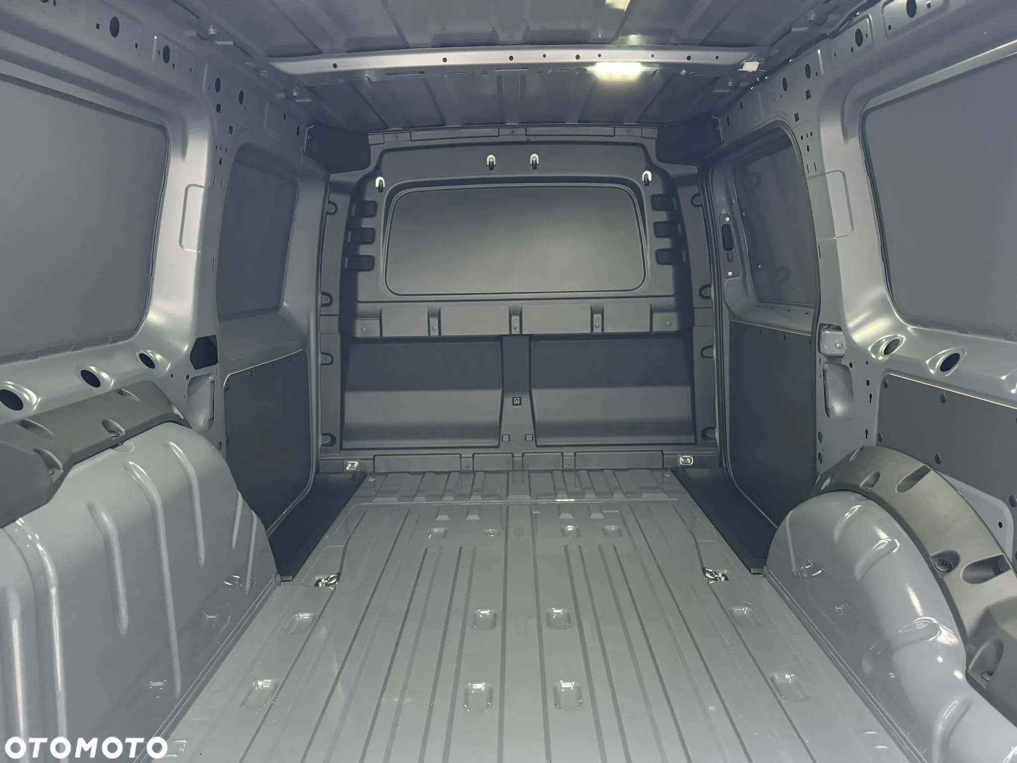 Volkswagen Caddy Maxi Cargo - 9