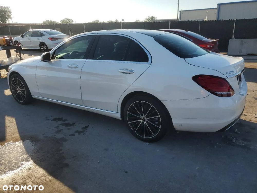 Mercedes-Benz Klasa C 300 9G-TRONIC Exclusive - 3