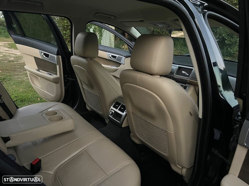 Jaguar XF Sportbrake 2.2 D Premium Luxury - 23