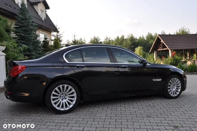 BMW Seria 7 750Li xDrive - 26