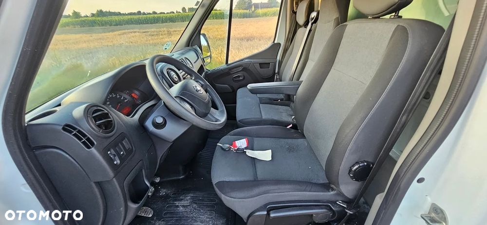 Nissan NV400 - 10