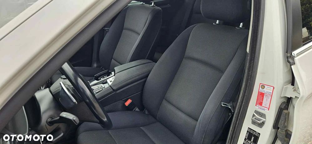 BMW Seria 5 520d xDrive Touring - 18