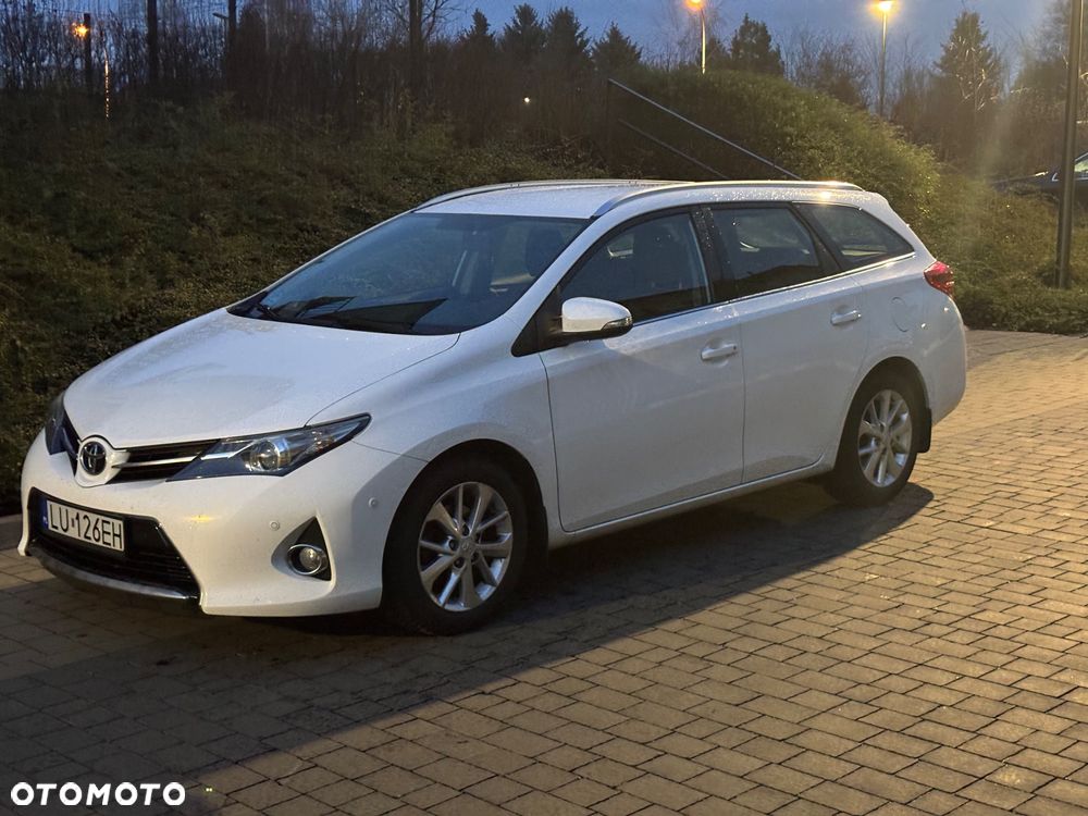 Toyota Auris 1.6 Premium Comfort - 1