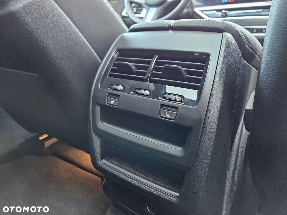 BMW X6 xDrive40d mHEV - 31