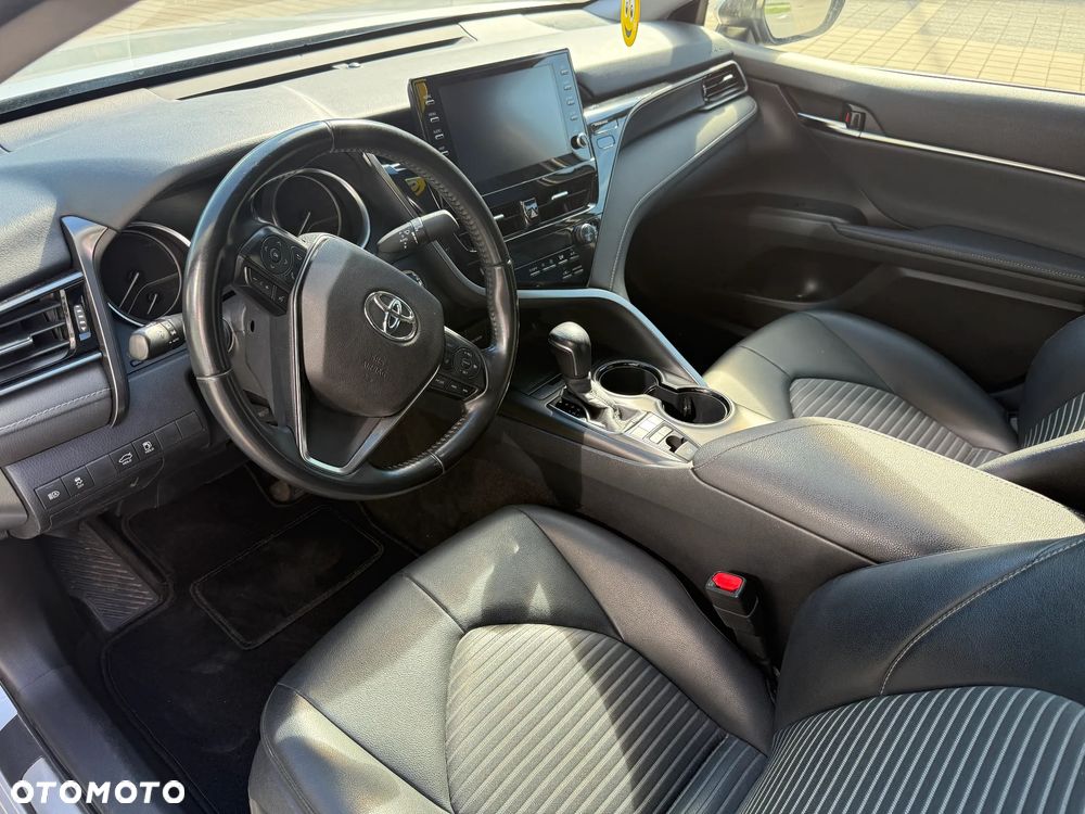 Toyota Camry 2.5 Hybrid Executive CVT - 8
