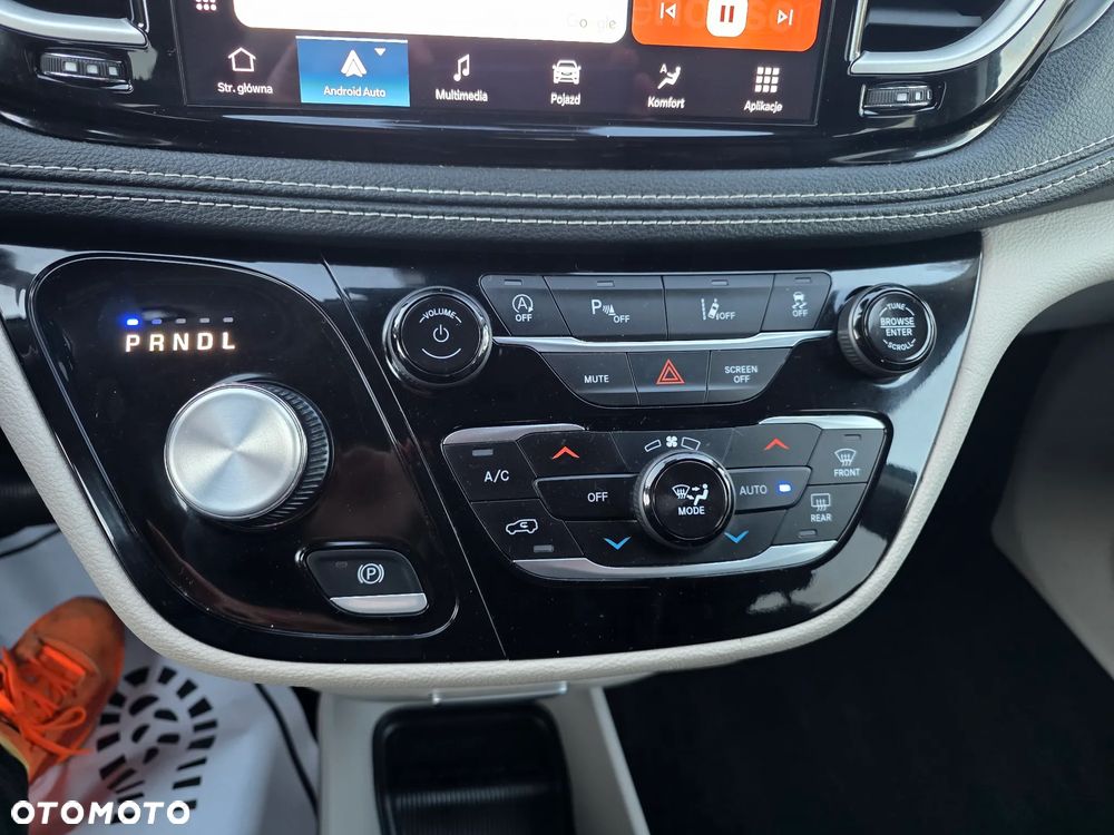 Chrysler Pacifica - 21