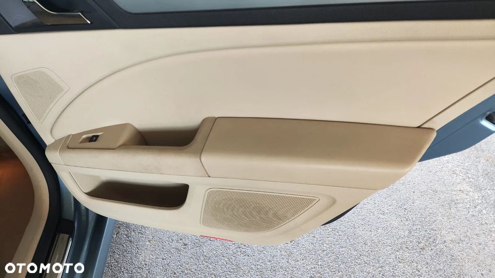 BOCZKI TAPICERKA BOCZEK DRZWI LEWY PRAWY PRZÓD TYŁ ŻALUZJA ROLETA SKÓRA BEŻOWA LISTWA OZDOBNA DEKOR SKODA SUPERB II 2 HB SEDAN - 8