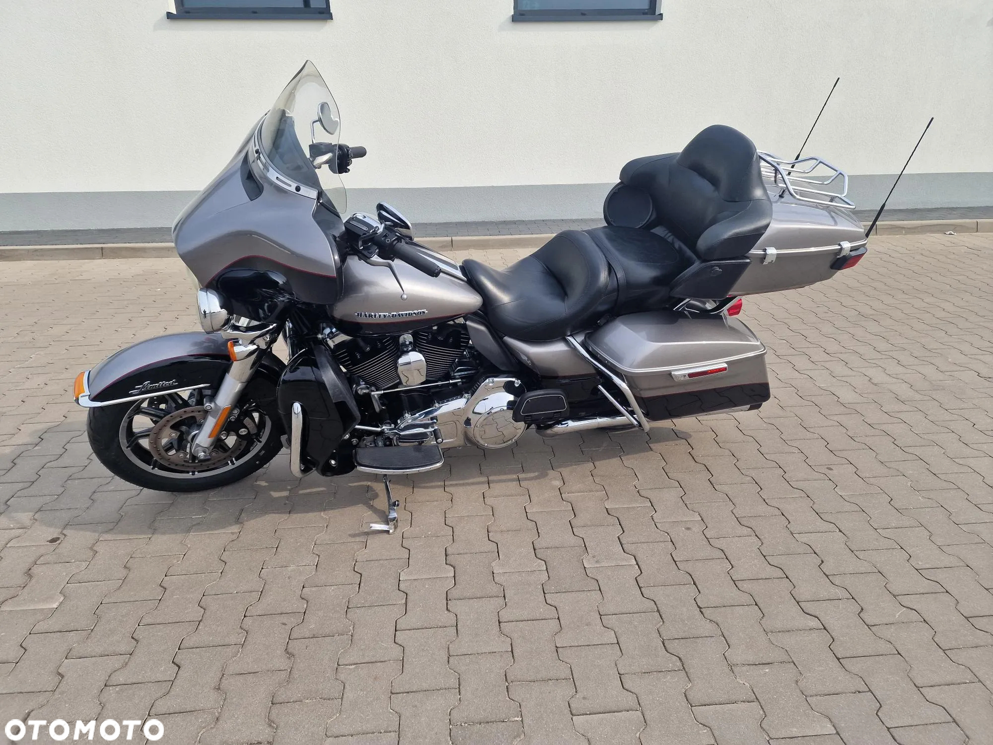 Harley-Davidson FLH Electra Glide - 2