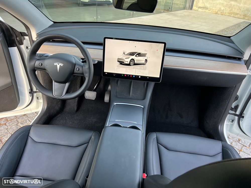 Tesla Model Y Standard RWD - 19