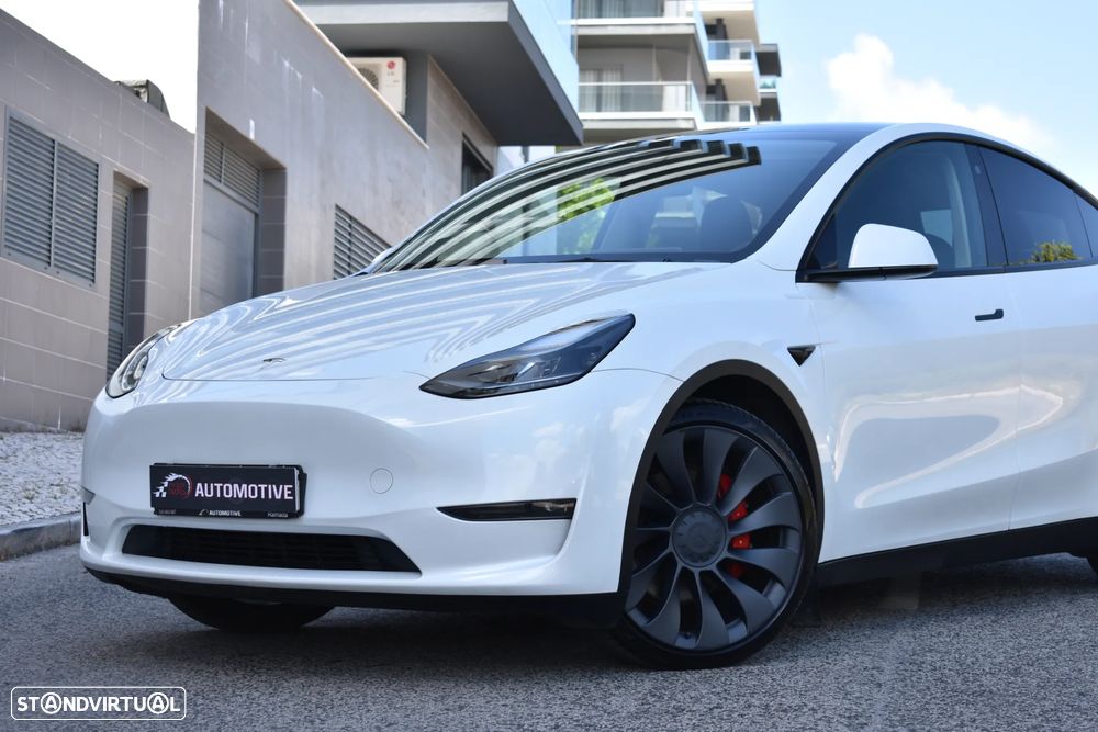 Tesla Model Y Performance Dual Motor AWD - 3