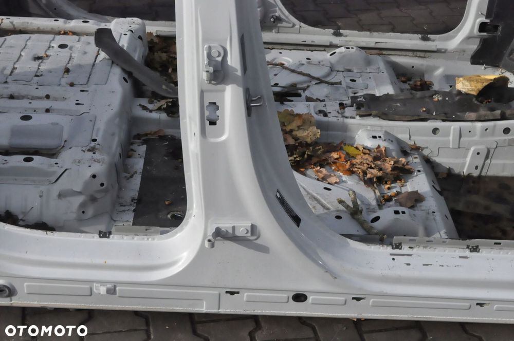 MERCEDES EQB X243 PRÓG SŁUPEK PRAWY - 2