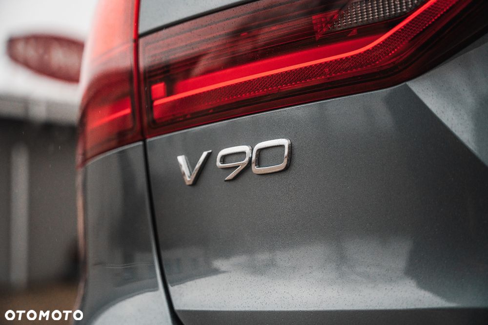 Volvo V90 D5 SCR AWD Momentum Pro - 4