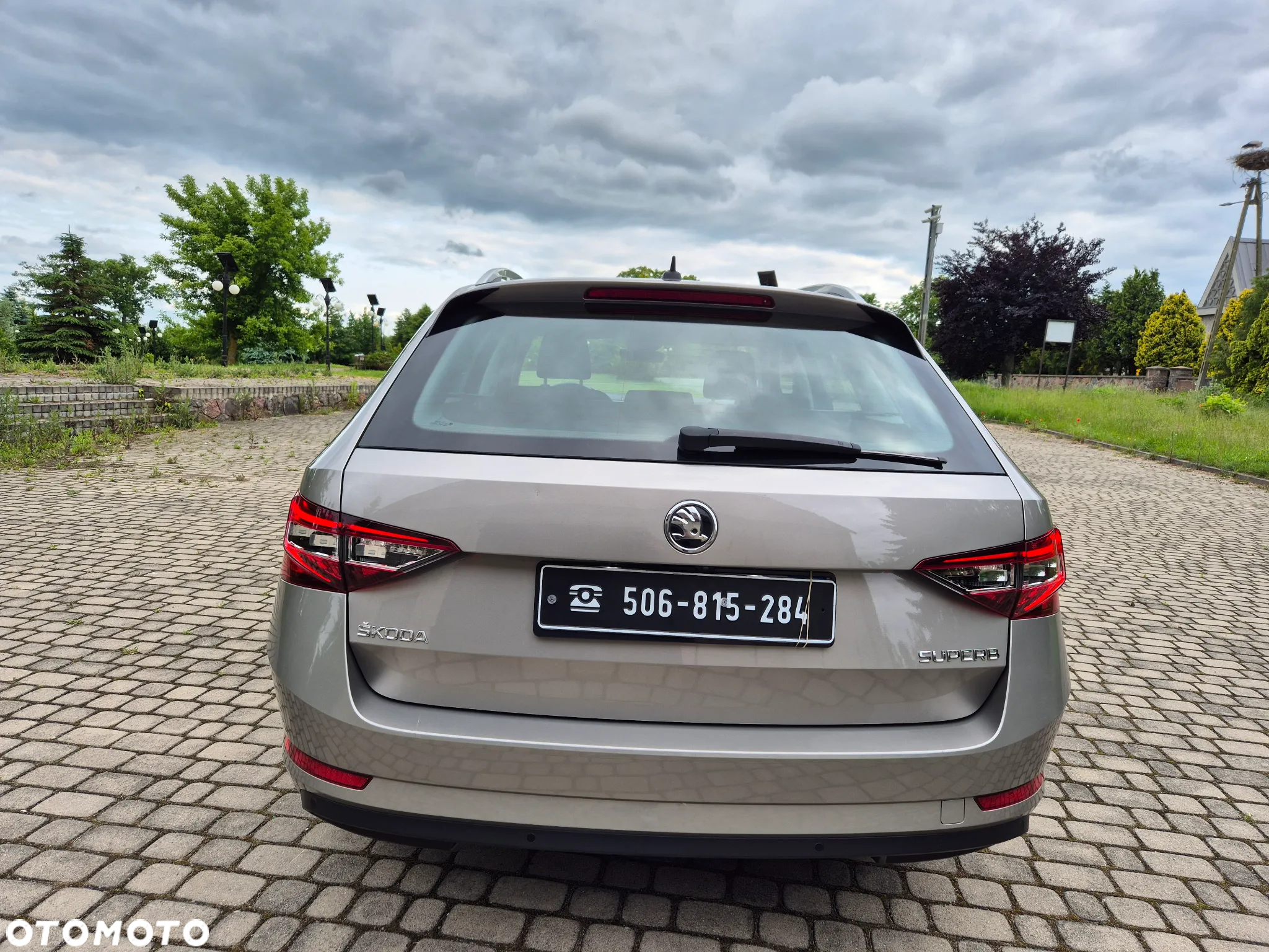Skoda Superb 2.0 TDI Premium Edition - 8