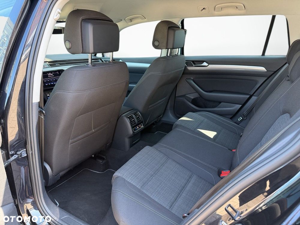 Volkswagen Passat - 34