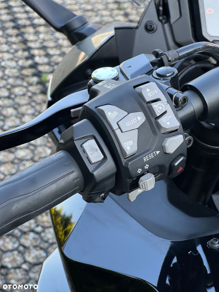 Kawasaki Ninja 1000 SX - 17