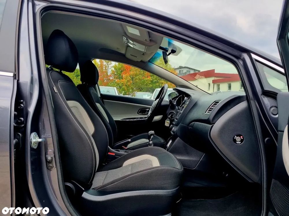 Kia Ceed 1.6 CRDi 128 ISG Dream Team Edition - 11