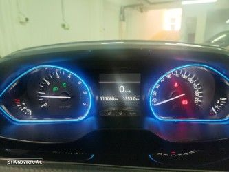 Peugeot 2008 1.2 PureTech Allure - 23