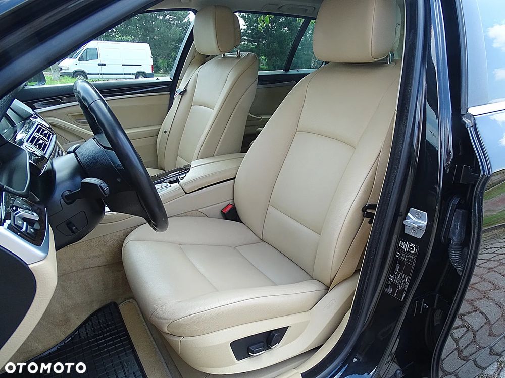 BMW Seria 5 520d - 29