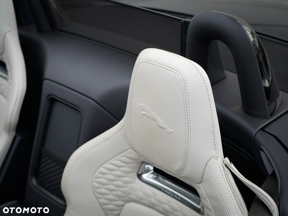 Jaguar F-Type P300 R-Dynamic - 32