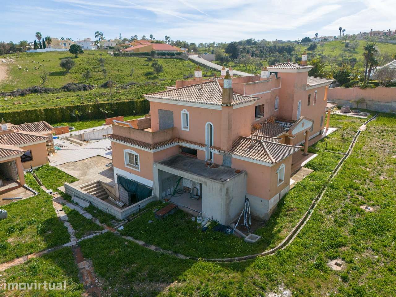 MORADIA COM EXCELENTE LOCALIZAÇÃO PARA OPORTUNIDADE DE INVESTIMENTO,EM - Grande imagem: 5/11