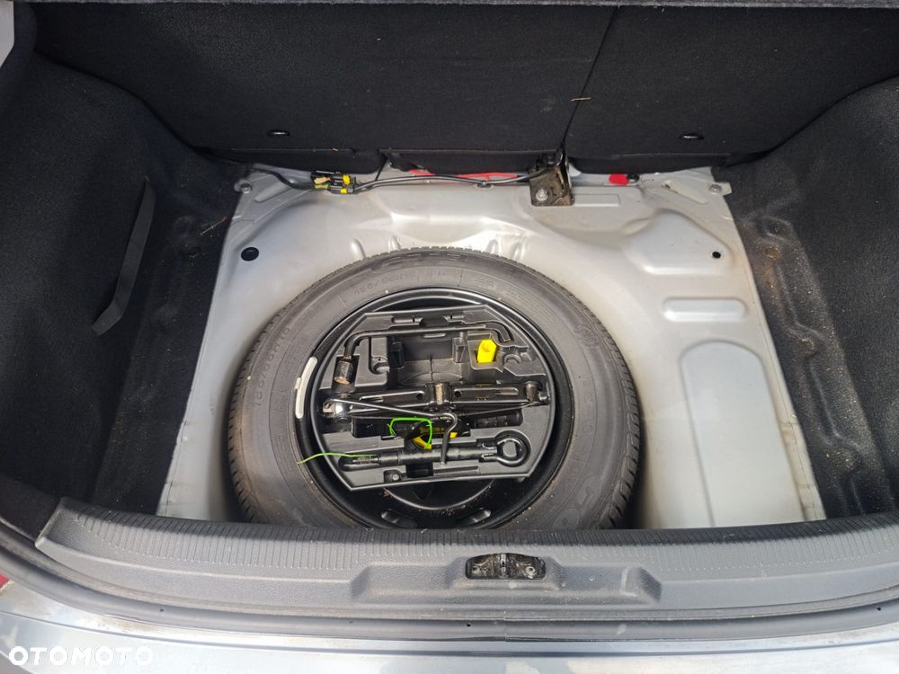 Peugeot 207 75 Urban Move - 14