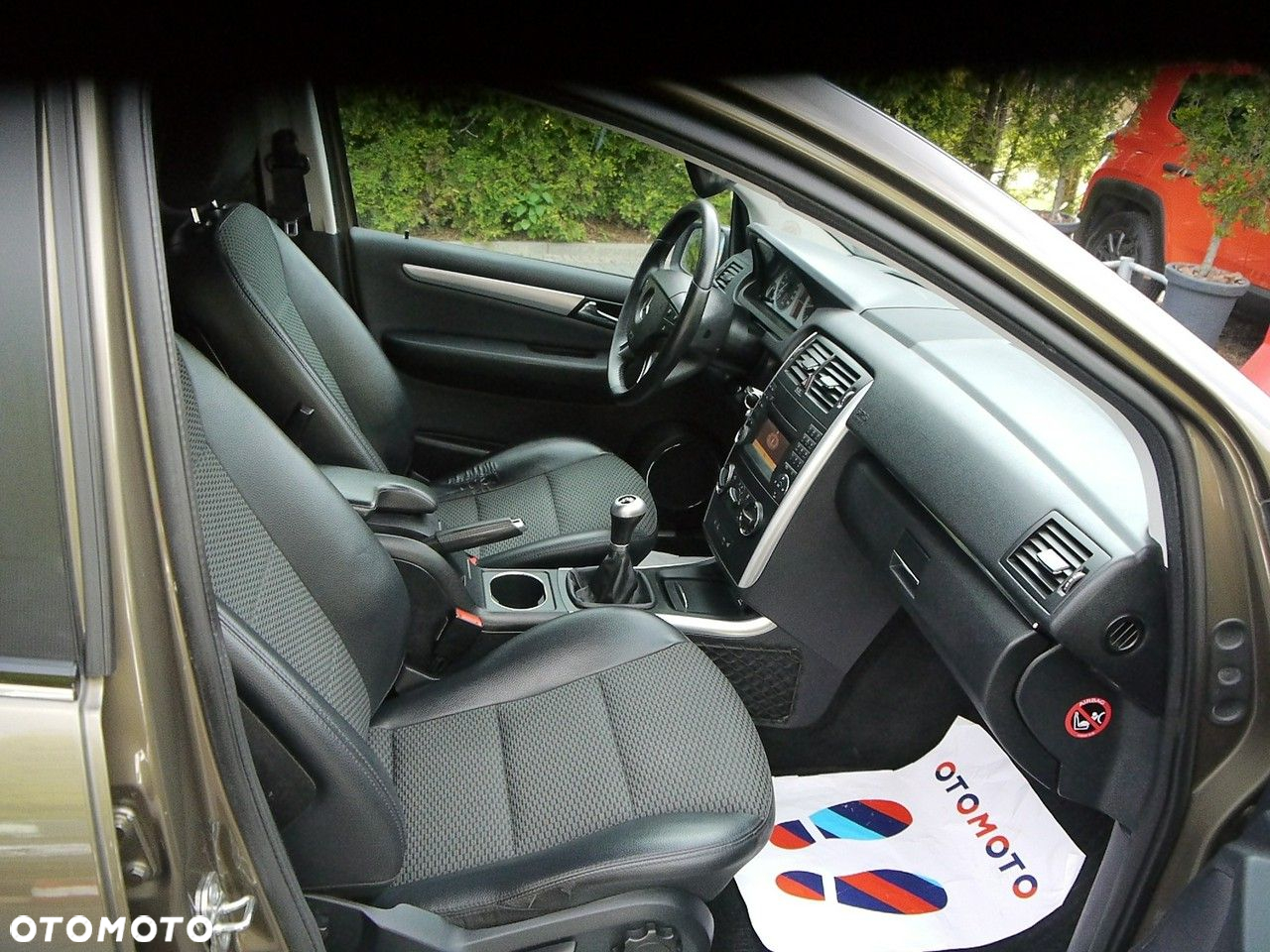 Mercedes-Benz Klasa B 180 BlueEFFICIENCY SPORT EDITION - 24