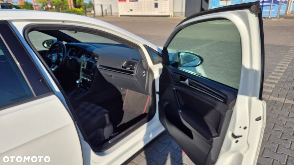 Volkswagen Golf - 11