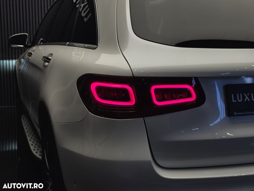 Mercedes-Benz GLC 300 e 4Matic 9G-TRONIC AMG Line Plus - 38