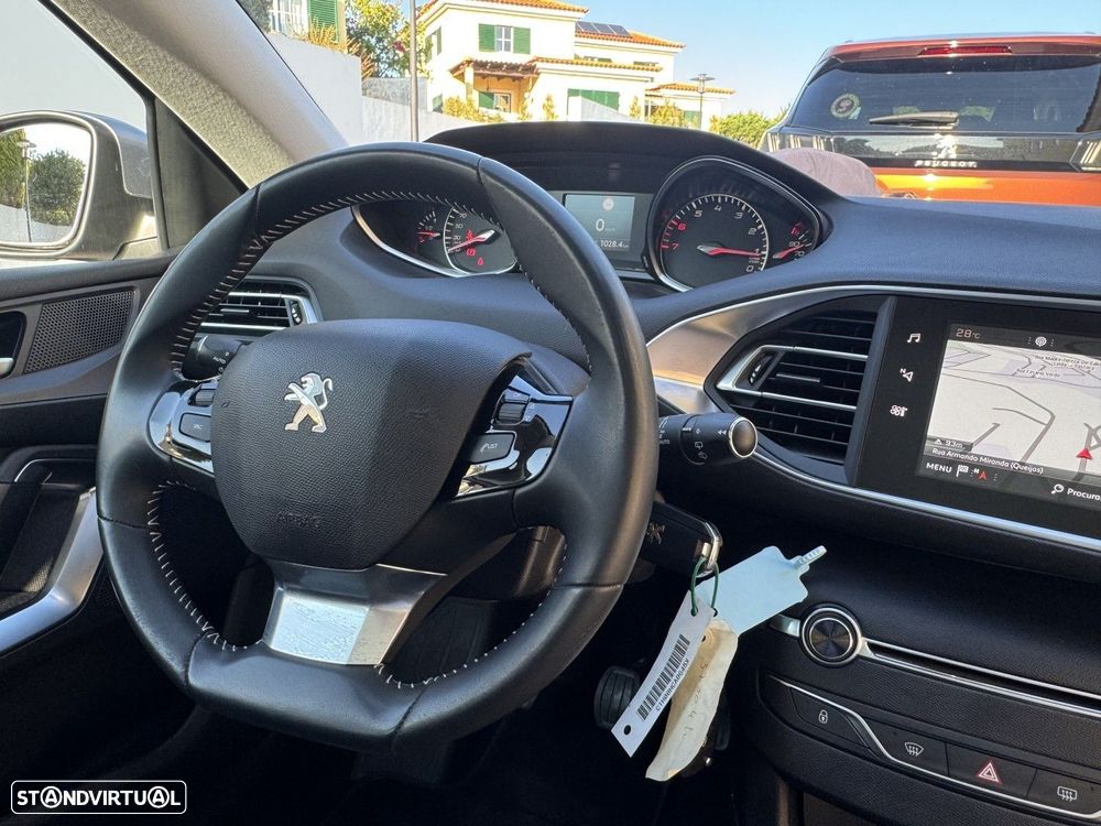 Peugeot 308 1.2 PureTech Allure J18 - 30