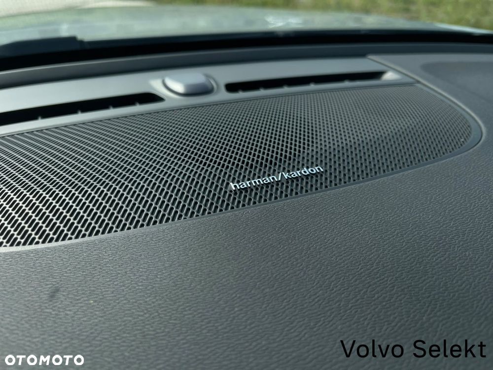 Volvo XC 40 B3 Plus Dark - 22