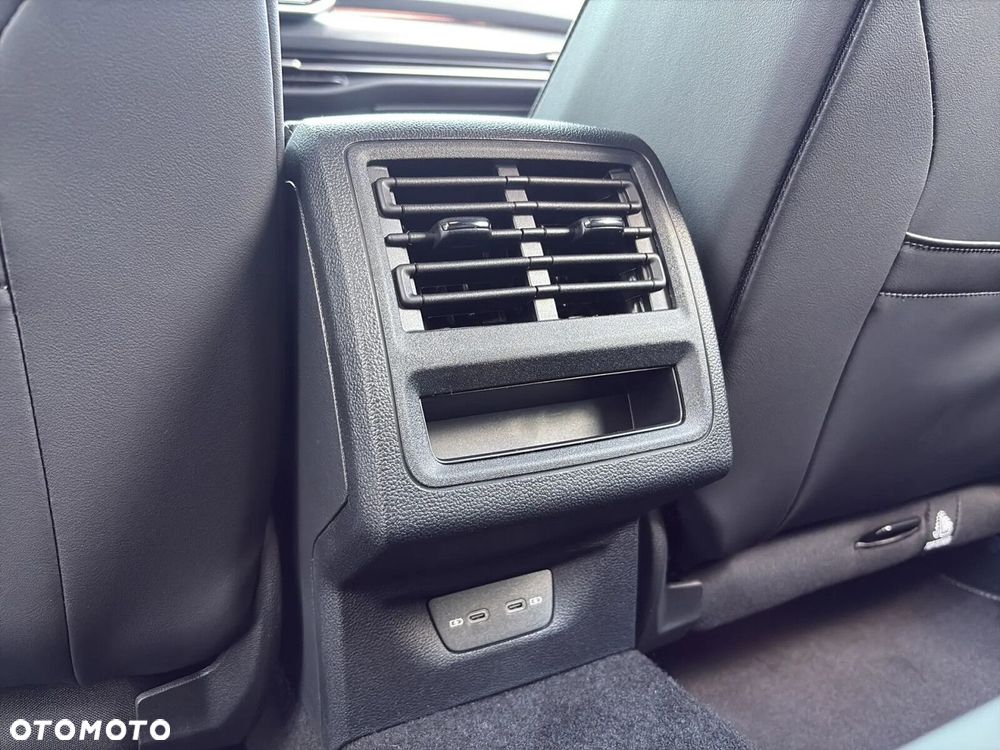 Volkswagen Golf 1.5 eTSI mHEV R-Line Plus DSG - 23