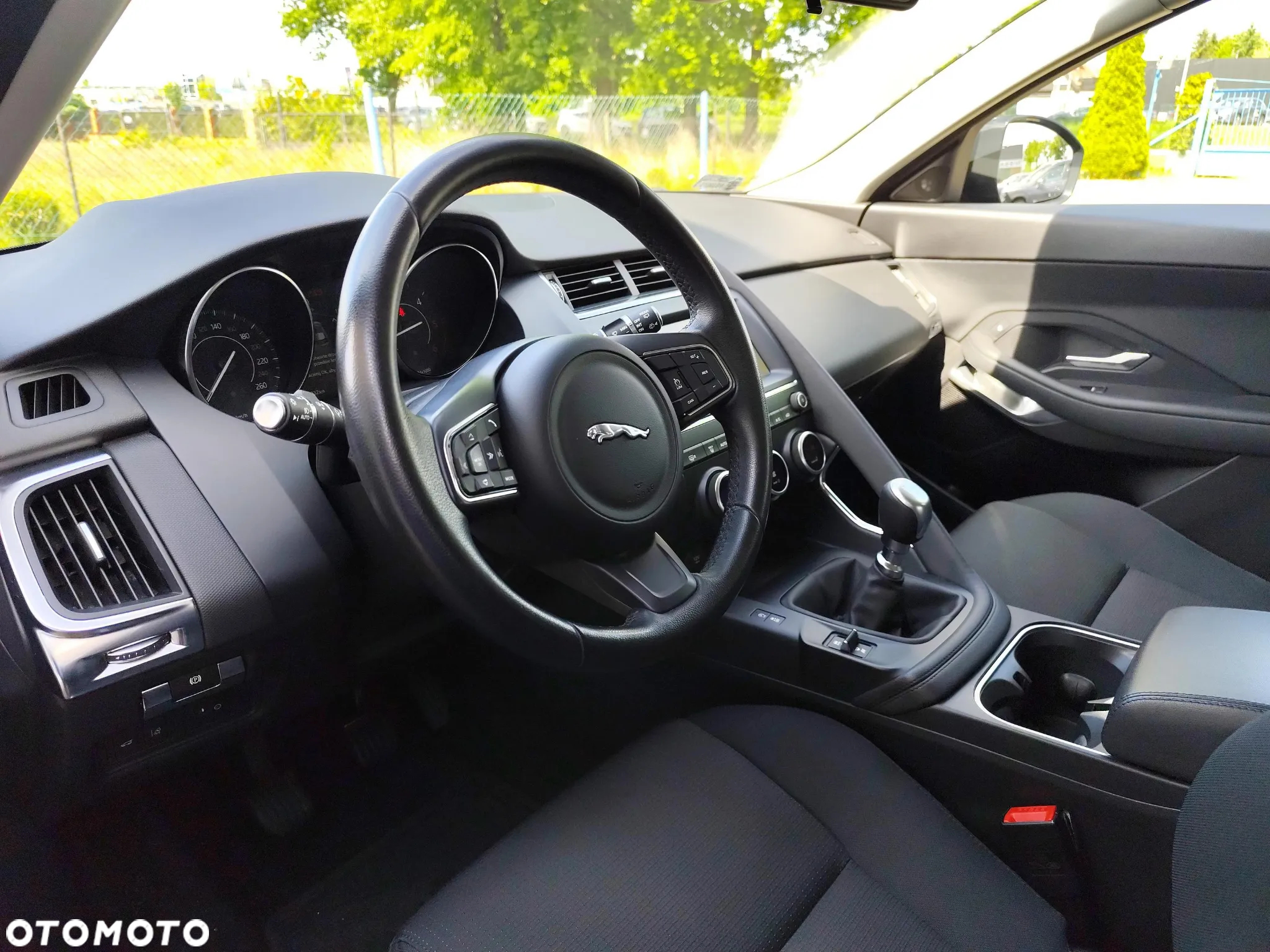 Jaguar E-Pace 2.0 i4D FWD - 9