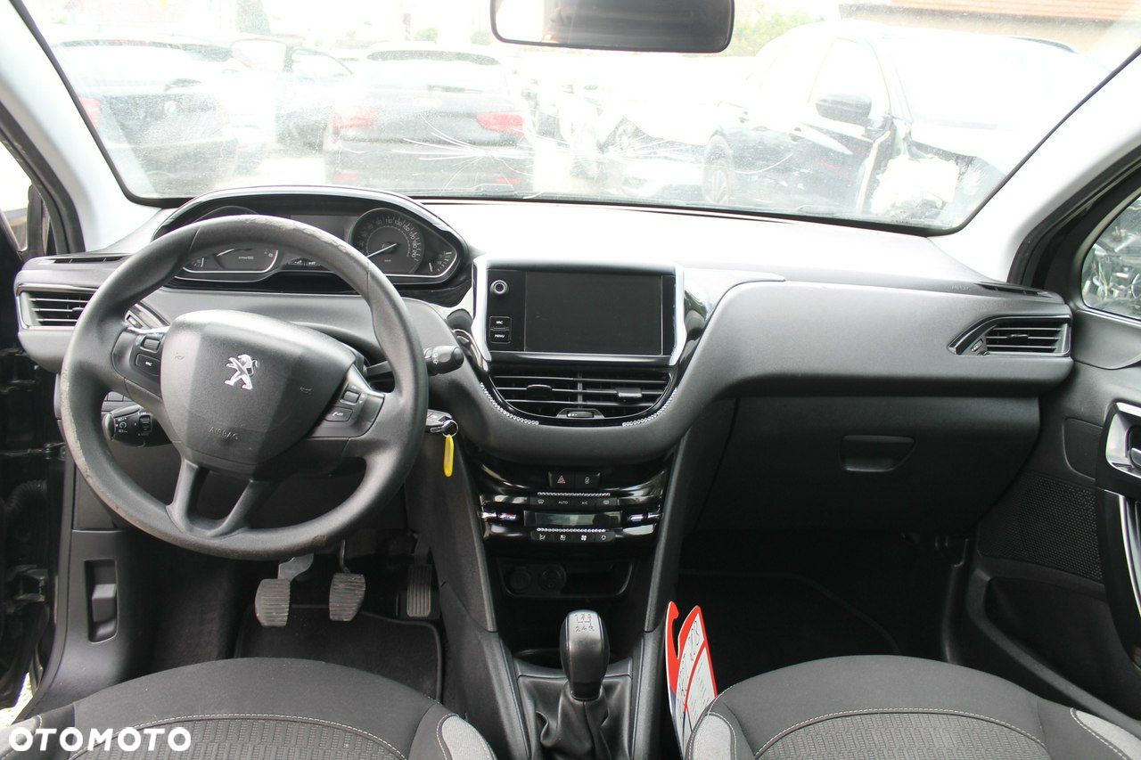 Peugeot 208 - 11