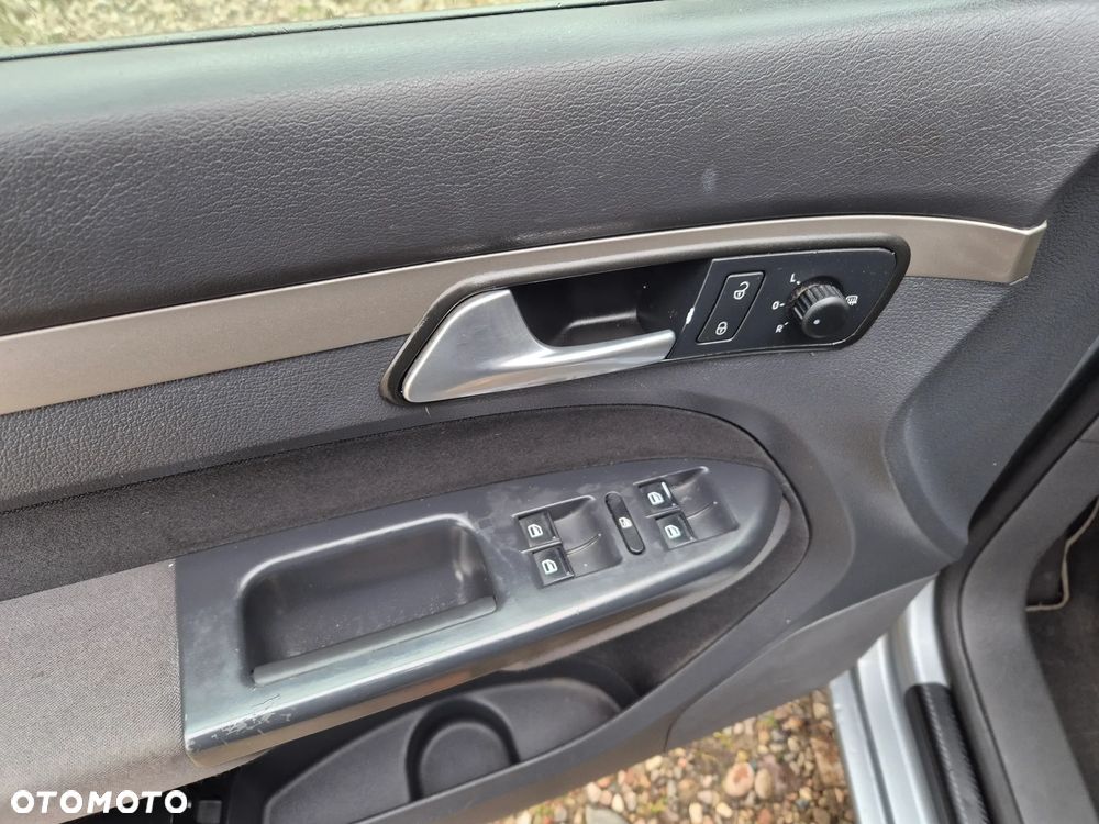 Volkswagen Touran 1.9 TDI DPF Blue Motion Trendline - 15