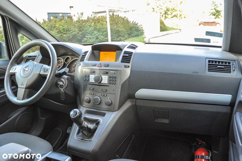 Opel Zafira - 10