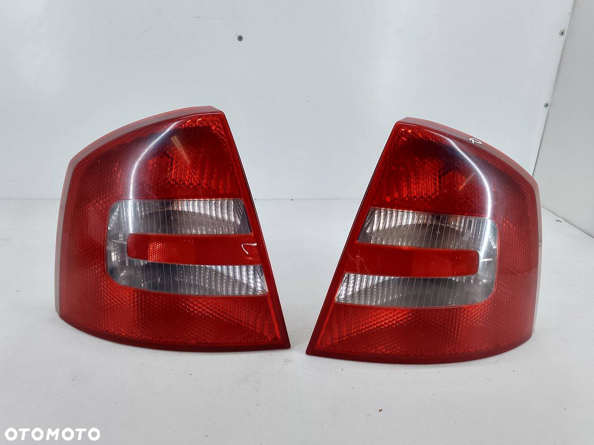 LAMPY TYŁ KOMPLET SKODA OCTAVIA II 1Z5945096A  1Z5945095A HATCHBACK - 1