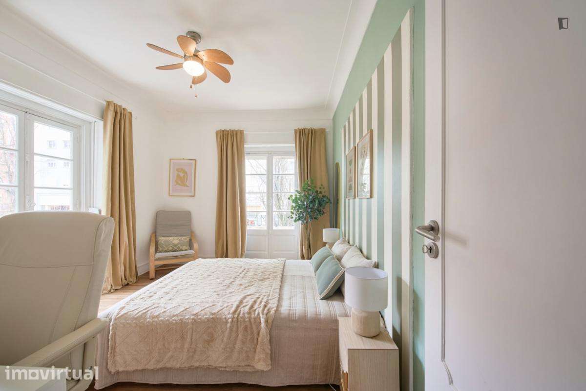 Quarto - localizado em Roma-Areeiro Lisbon - Grande imagem: 3/31
