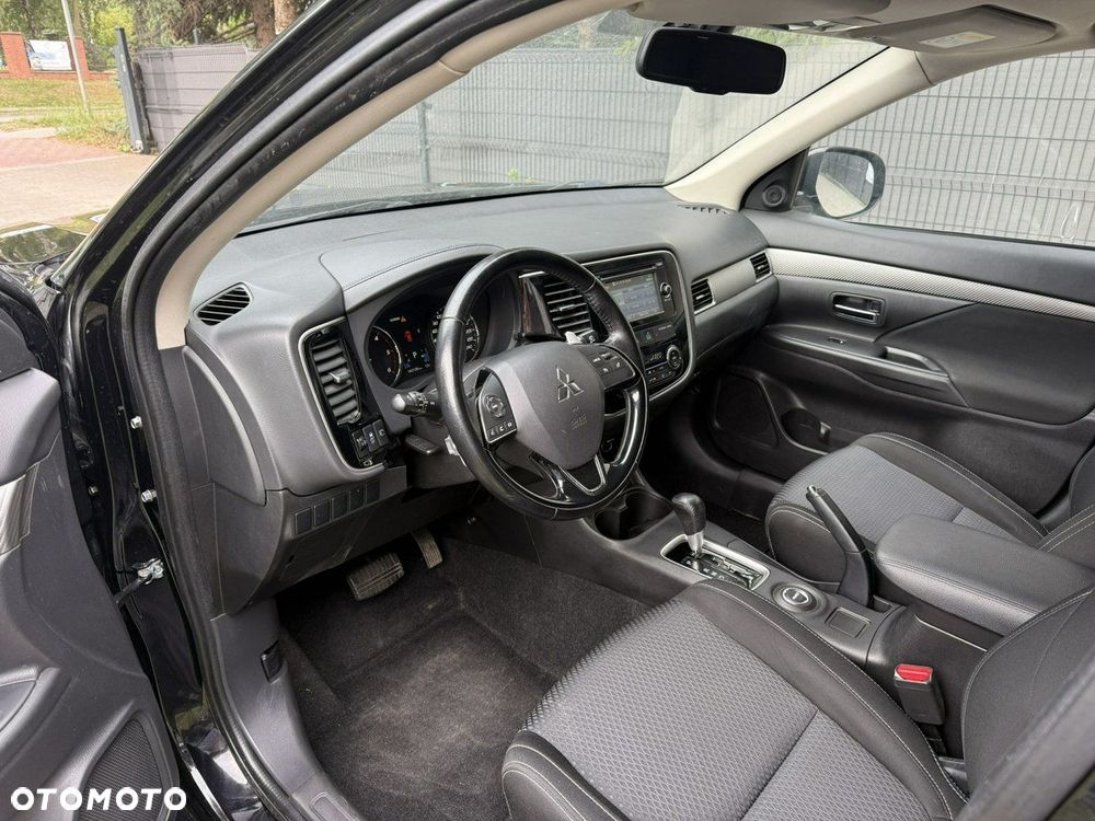 Mitsubishi Outlander - 8