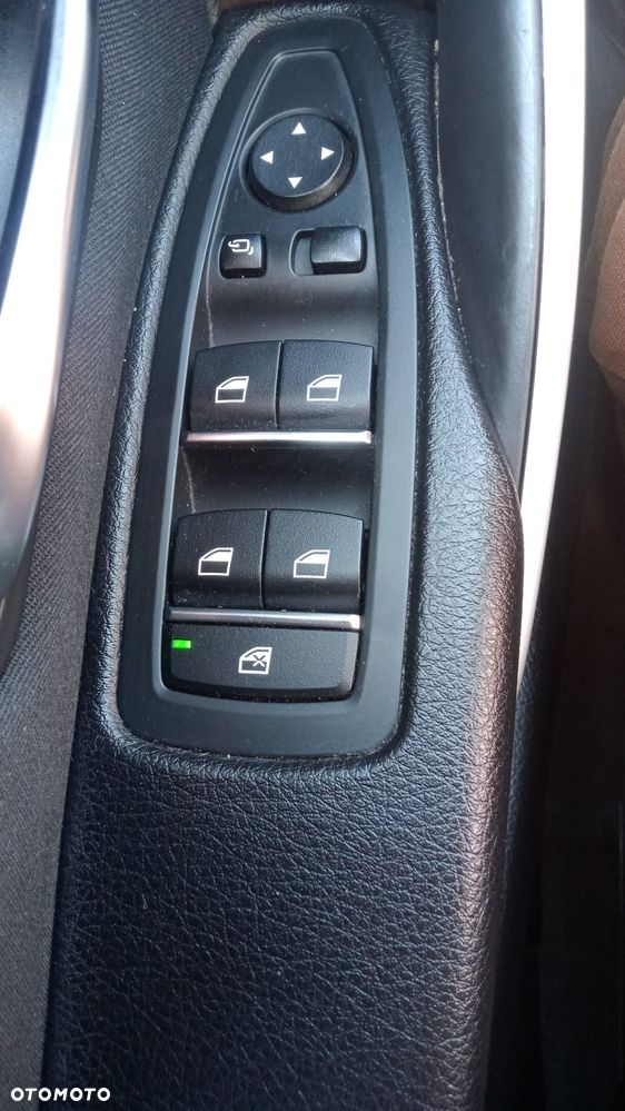 BMW Seria 3 318d - 13