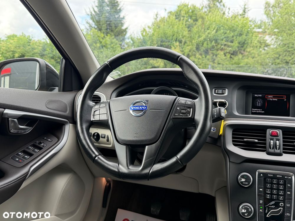 Volvo V40 T3 R Design - 23